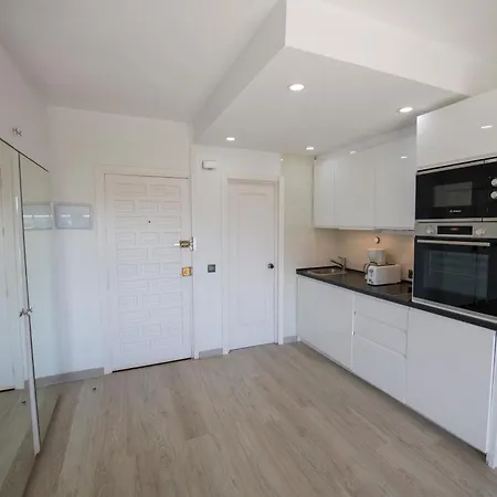 Benal Beach Sea Front Holiday Apartment